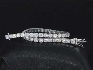 Witgouden tennisarmband met briljant geslepen diamanten van 7.19 carat