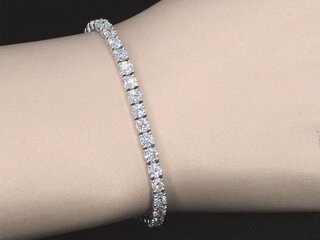 Witgouden tennisarmband met briljant geslepen diamanten van 7.19 carat