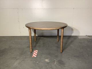 Eettafel Zuiver, Storm rond