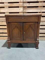 Dichte kast, Bruin
