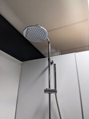 Regendouche Xenz, Cinca, chroom