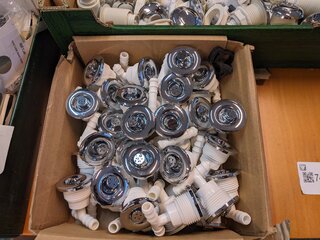 ca. 200x Kunststof jets en 30 pneumatische schakelaars
