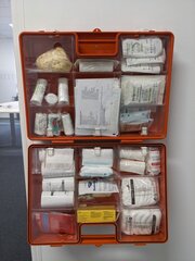 Verbandtrommel met inhoud