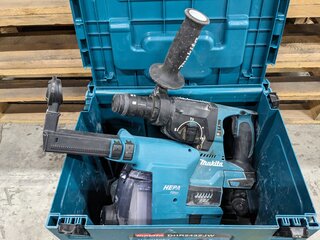 Accu boorhamer met stofafzuiging Makita, DHR243, bouwjaar 2010