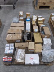Partij bouten, schroeven, schroefogen, etc. o.a. QZ, Steelies
