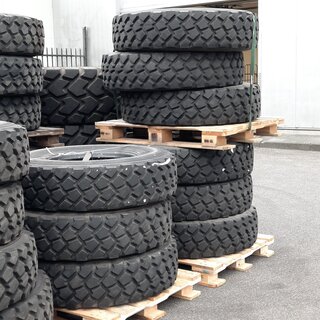 9x Vrachtwagenband Michelin, XZL