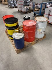 6x vat met automotive vloeistoffen