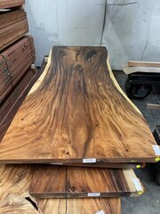 Ca. 1x Suar tafelblad, 68x1320mm, lengte 3705mm