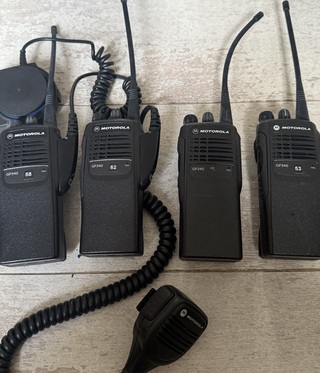 Partij BHV / EHBO plus 2x AED en portofoons