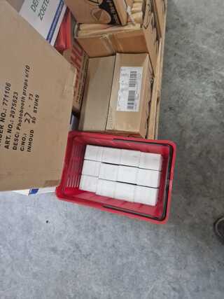 3 pallets met ca. 50 dozen nieuwe kantoorartikelen