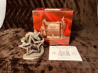 Tudor Mint England – Dragon statuette met zilver vergoten