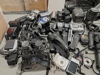 Partij camera's, toebehoren etc. O.a. Canon, Sony en Nikon