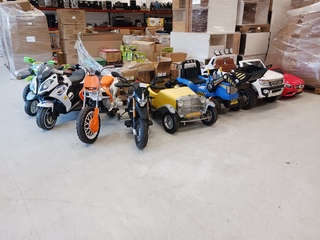 9x Elektrische kinder auto's en motoren