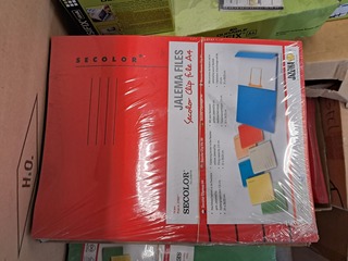 Pallet met kantoorartikelen