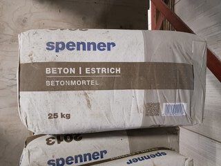 14x zak à 25kg betonmortel Spenner, 2013