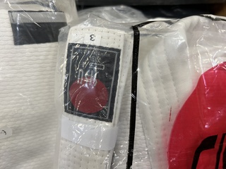 Ca. 10x Judopak Sisu Gi, Physique, Wit,  4/170