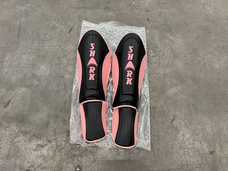 7 paar Scheenbeschermers Shark, Zwart/Roze , L