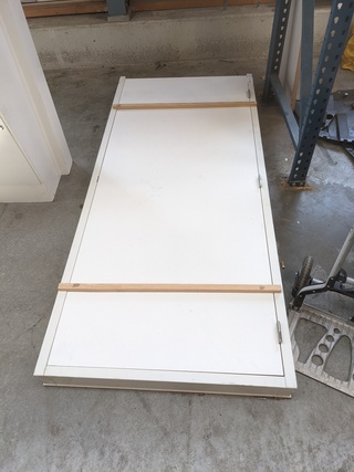 Stompe deur met kozijn