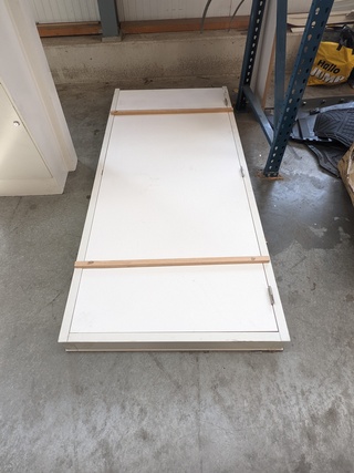 Stompe deur met kozijn