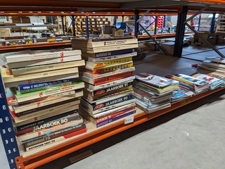 Diverse naslagwerken en jaarboeken