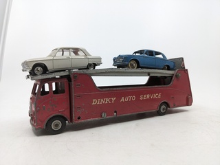 Miniatuur auto transporter met 4x auto o.a. Dinky super toys, Meccano,