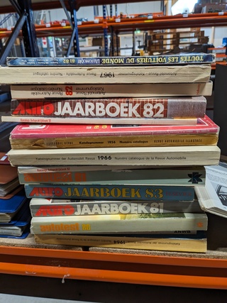 Partij naslagwerken, documentatie