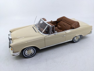 4x Schaalmodel Mercedes, diverse modellen