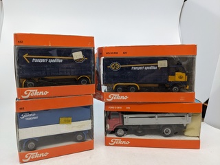 2x Miniatuur vrachtwagen en 2x trailer Ford en Volvo, diverse modellen