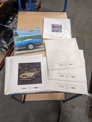 Diverse naslagwerken, documentatie Aston Martin