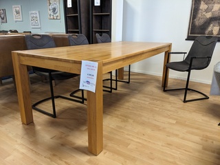 Eetkamertafel