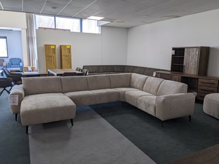 U Bank Hjort Knudsen, 2290 – Luna, Pearl