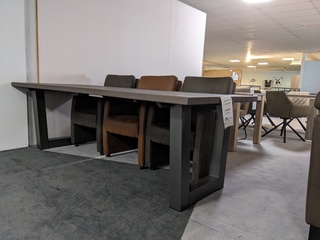 Eetkamertafel van der Drift, Donkergrijs