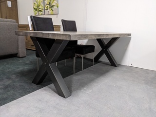 Eetkamertafel van der Drift, Grijs