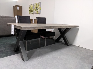 Eetkamertafel van der Drift, Grijs