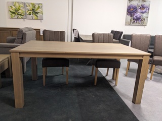 Eetkamertafel Lichtbruin