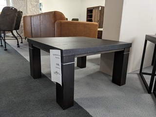 Salontafel Frans Bijnen, Donker grijs