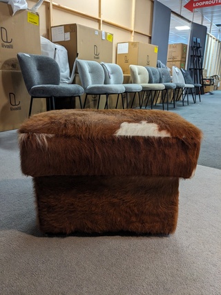 Hocker Koeienhuid, Bruin – wit