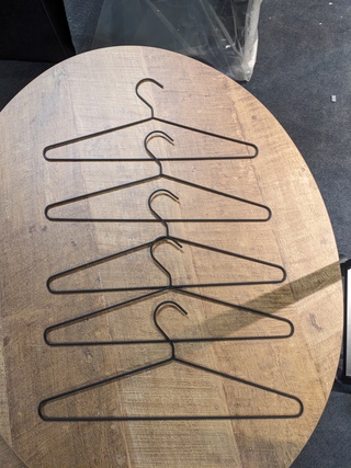 Klerenhanger Spinder Design, Kura - kato, Zwart