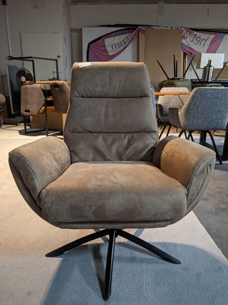 Fauteuil Hjort Knudsen, Milano, Lever