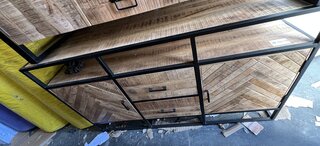 Visgraad dressoir, SanderZ, 2025