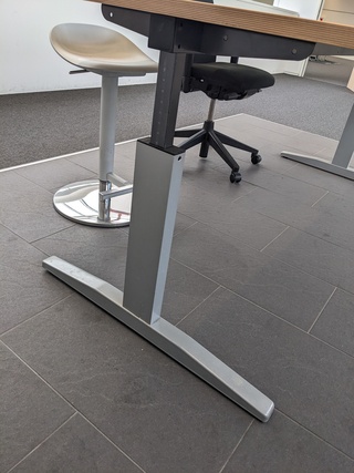 In hoogte verstelbaar bureau