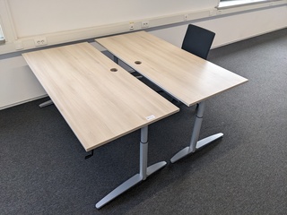 2x In hoogte verstelbaar bureau