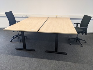 2x In hoogte verstelbaar bureau