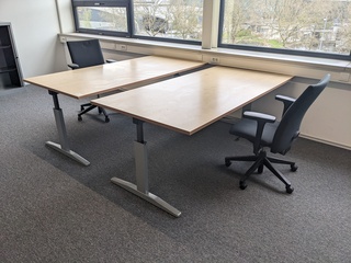 2x In hoogte verstelbaar bureau