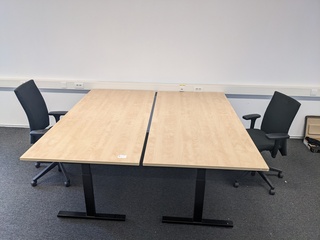 2x In hoogte verstelbaar bureau