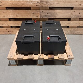 (NS materiaal) 2x loodbatterij EXIDE, Sonnenschein Dryfit A512/200A