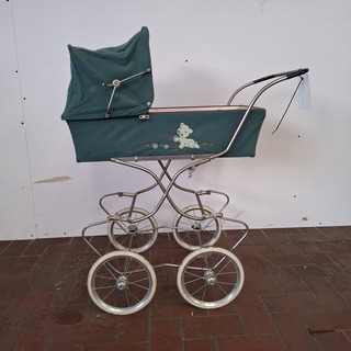 Nostalgische poppen wandelwagen