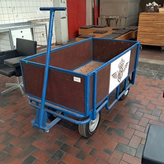 Bagagetransportwagen op luchtbanden