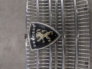 Peugeot gril met Audi logo