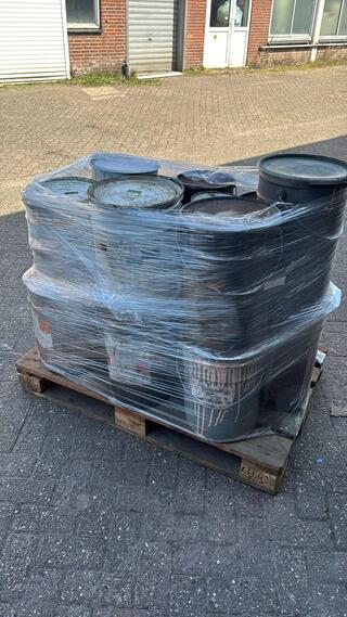 Ca. 200x Restant Magazijn Coatings, en Primers, O.a PPG En Manders
